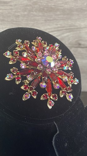 Vintage Starburst Brooch Pin Red Rhinestone Prong Set Gold Tone - Picture 2 of 19