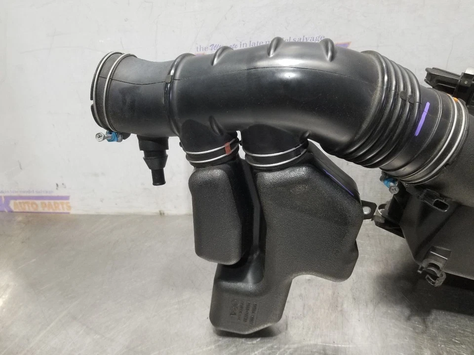 14 2014 TOYOTA 4RUNNER LIMITED 4.0L ENGINE AIR CLEANER INTAKE - Image 2 of 4
