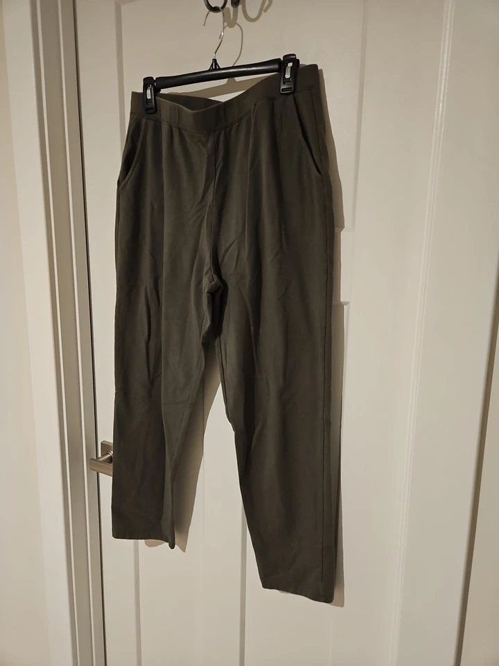 Pantalones deportivos para mujer Denim & Co verde oscuro talla MP Foto 3 de 4