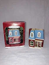 Nostalgic Houses & Shops #16 HOUSE ON HOLLY LANE 1999 Hallmark Keepsake Ornament
