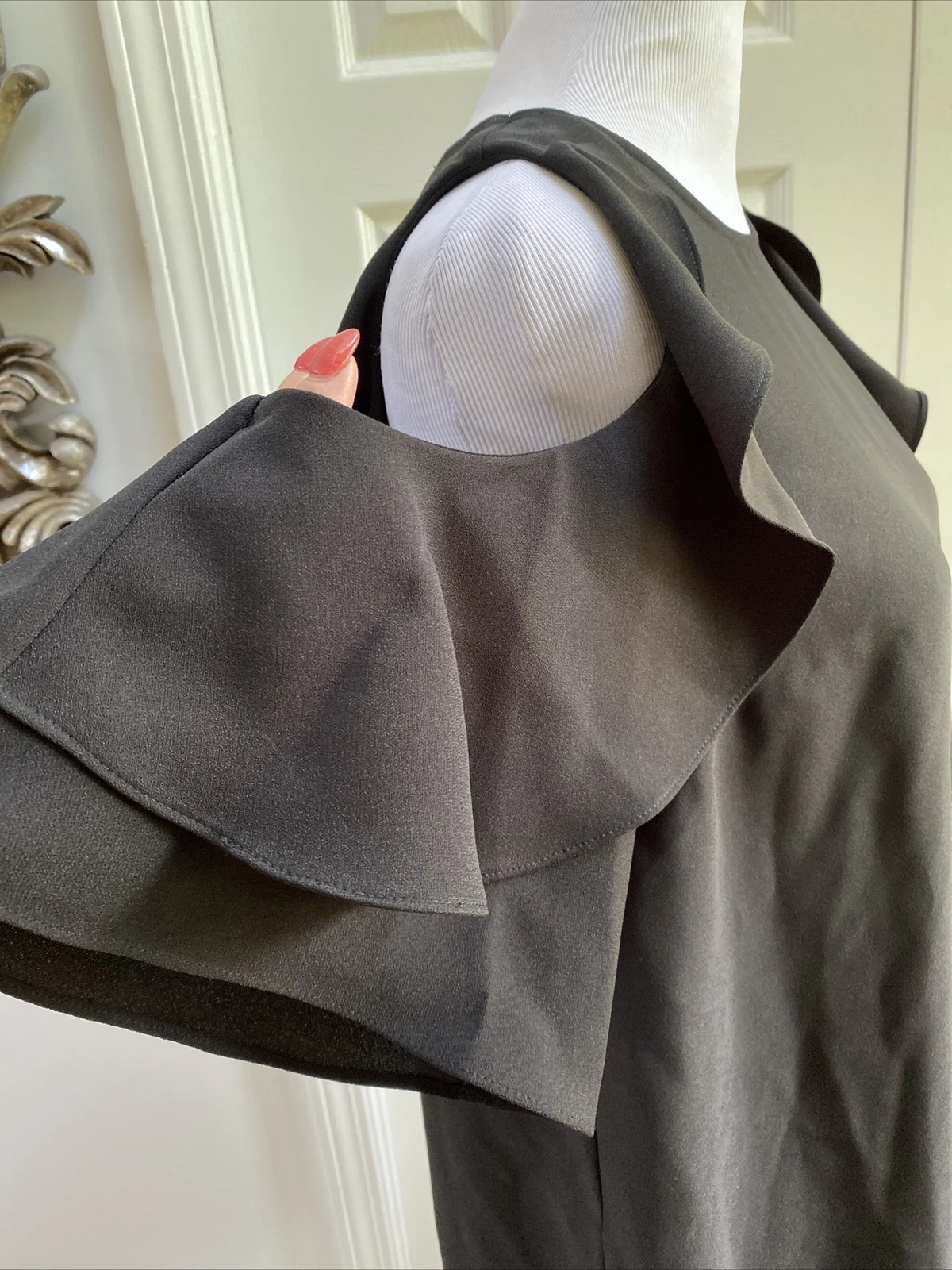 Abito Kate Spade nero spalle fredde con volant buco della serratura dietro crepe cambio M come nuovo!