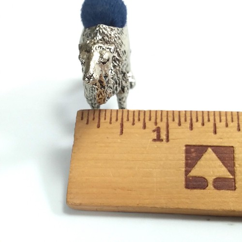 2000 Vintage SIMPLY SCISSORS Metal CAMEL Blue Felt Pin Cushion 1 1/2 x 2 Inches - Picture 10 of 10