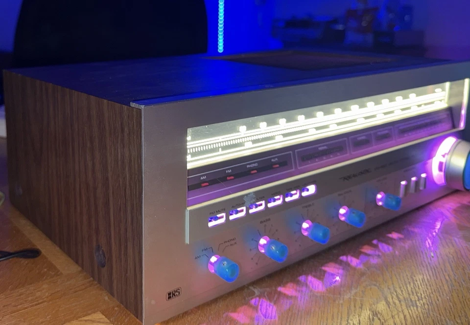 Receptor estéreo vintage 1981 para piezas o reparaciones Foto 3 de 4