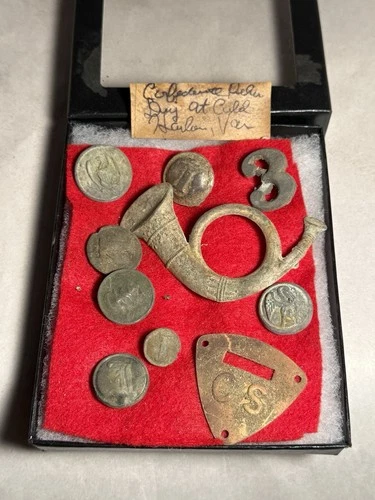 Civil War Confederate CSA Relic Group from Culpeper, Virginia: Buttons & Badges