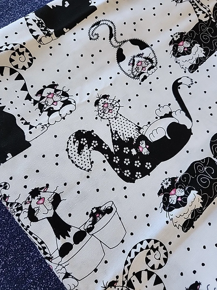 Cat Kitten Feline WHIMSICAL Cotton Fabric 1/2 Yard Caterwauling 2010 Vintage - Image 4 of 4