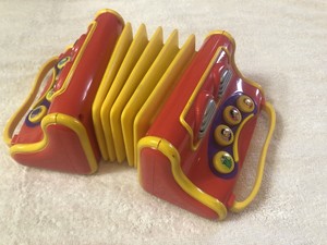 wiggles accordion toy