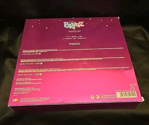 New! Bratz X Revolution Sleepover Kit - Lip scrub, lip mask, sleep mask set kit - Picture 7 of 11