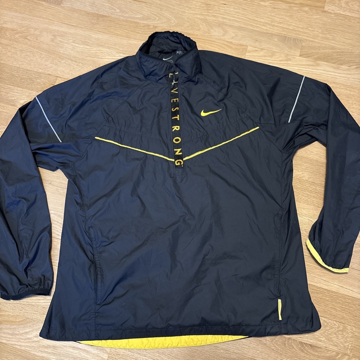 Nike紺ダグビンテージ ストライプ長袖シャツ イエロー/ブラック Nike Livestrong Jacket Mens Large Black 1/2 Zip Windbreaker
