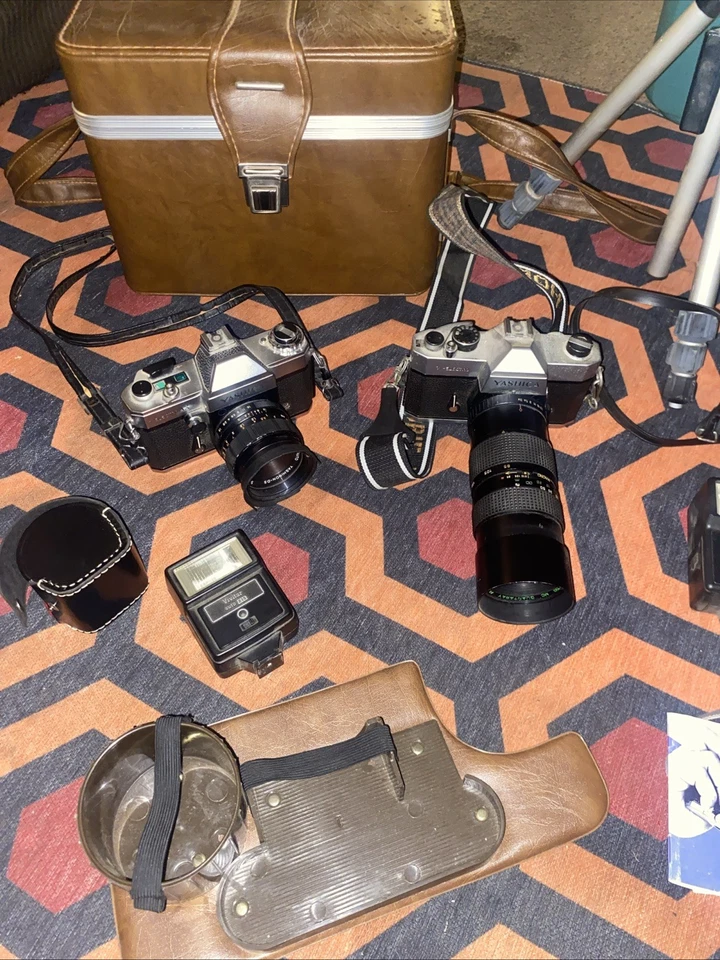 Лот товаров с винтажными камерами чехлы и аксессуары TL Electro Yashica, Electro AX Yashica - Изображение 2 из 4