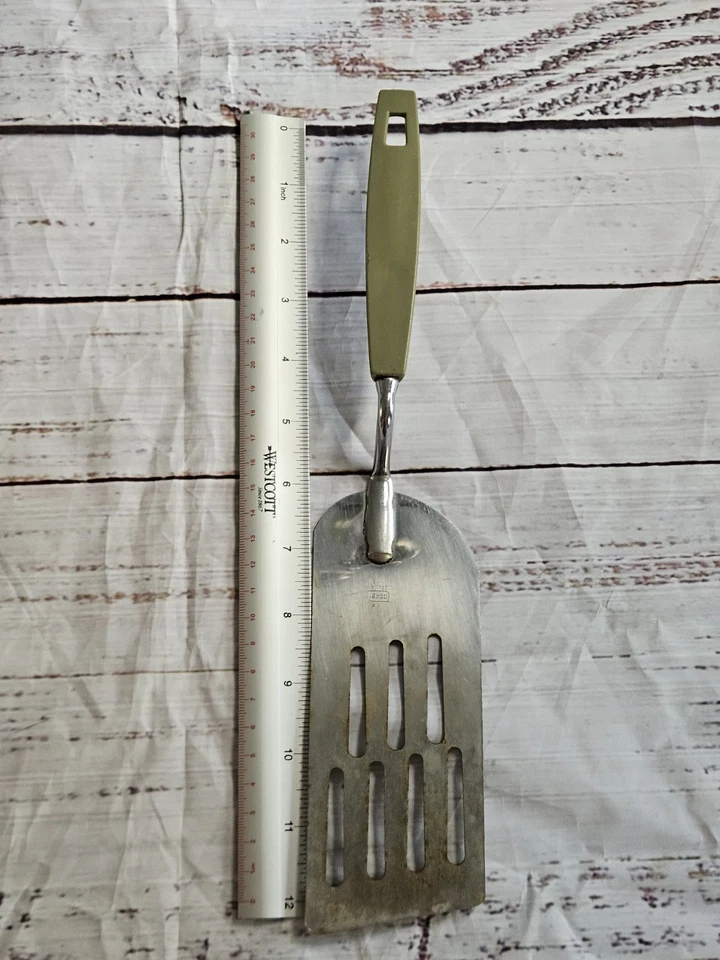 Espátula ranurada vintage Ekco 12" cromada EE. UU. mango verde oliva cocina... Foto 2 de 4
