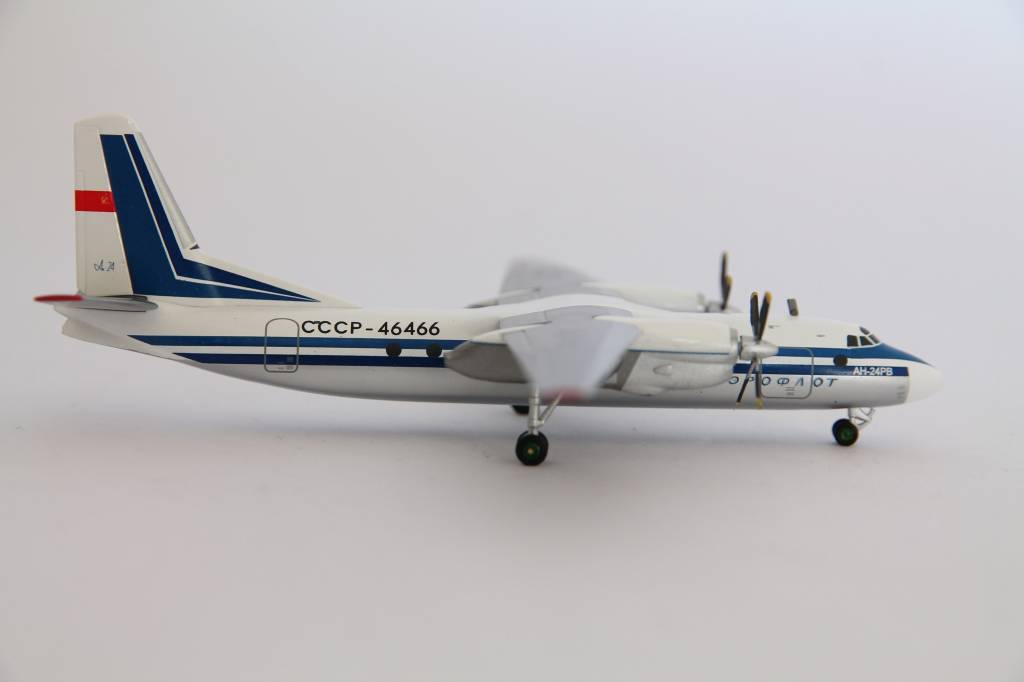 ヘルパウイングス 1/200 アエロフロート Tu-154 An-24 - メルカリ