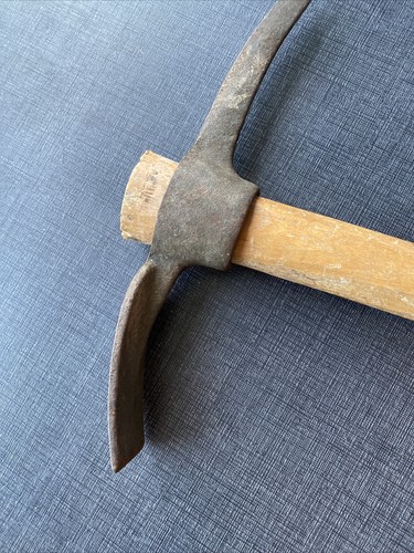 Vintage Two Piece Trenching Tool / Pick Axe Taiwan - Picture 6 of 8