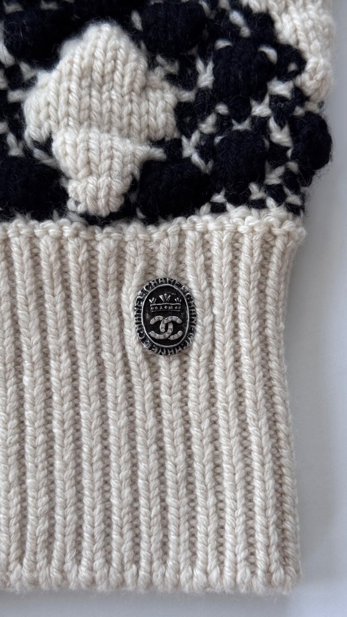 NWT CHANEL 21A CASHMERE SILK BLACK ECRU CC LOGO SWEATER