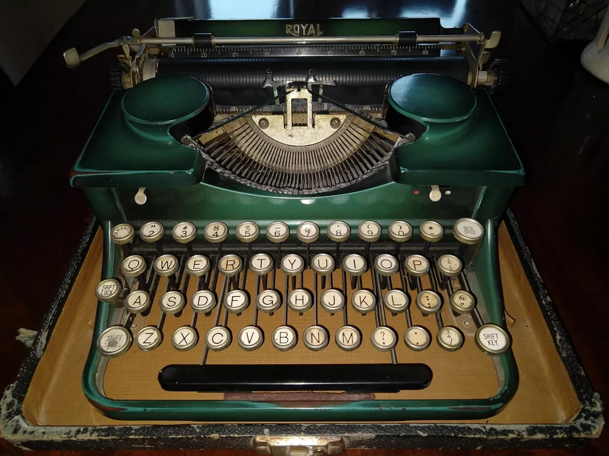 Antique Royal Typewriter c. 1930s