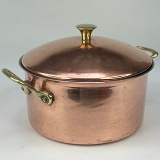 VINTAGE FRENCH KITCHEN SMALL COPPER COOKING POT WITH SECURE LID & BRASS HANDLES