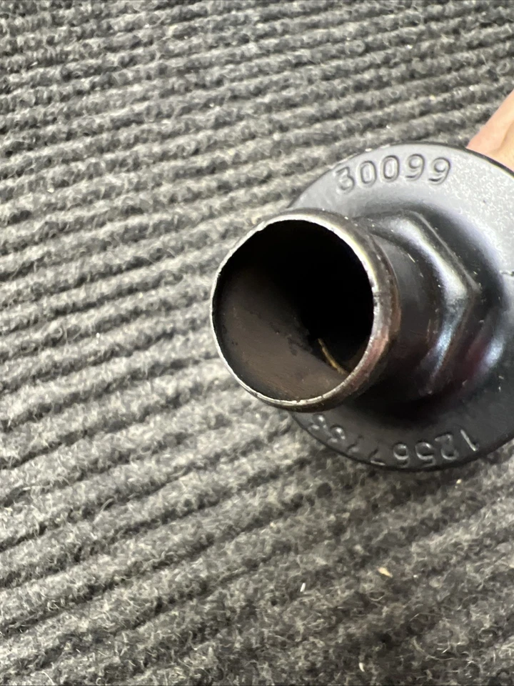 GM OEM A.I.R. Válvula de retención de sistema 12567733 Foto 2 de 4