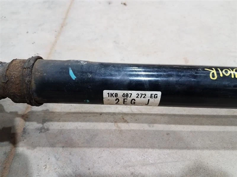 Volkswagen Jetta 2006 (1,9 L/sedán/AT) eje derecho pasajero Foto 3 de 4