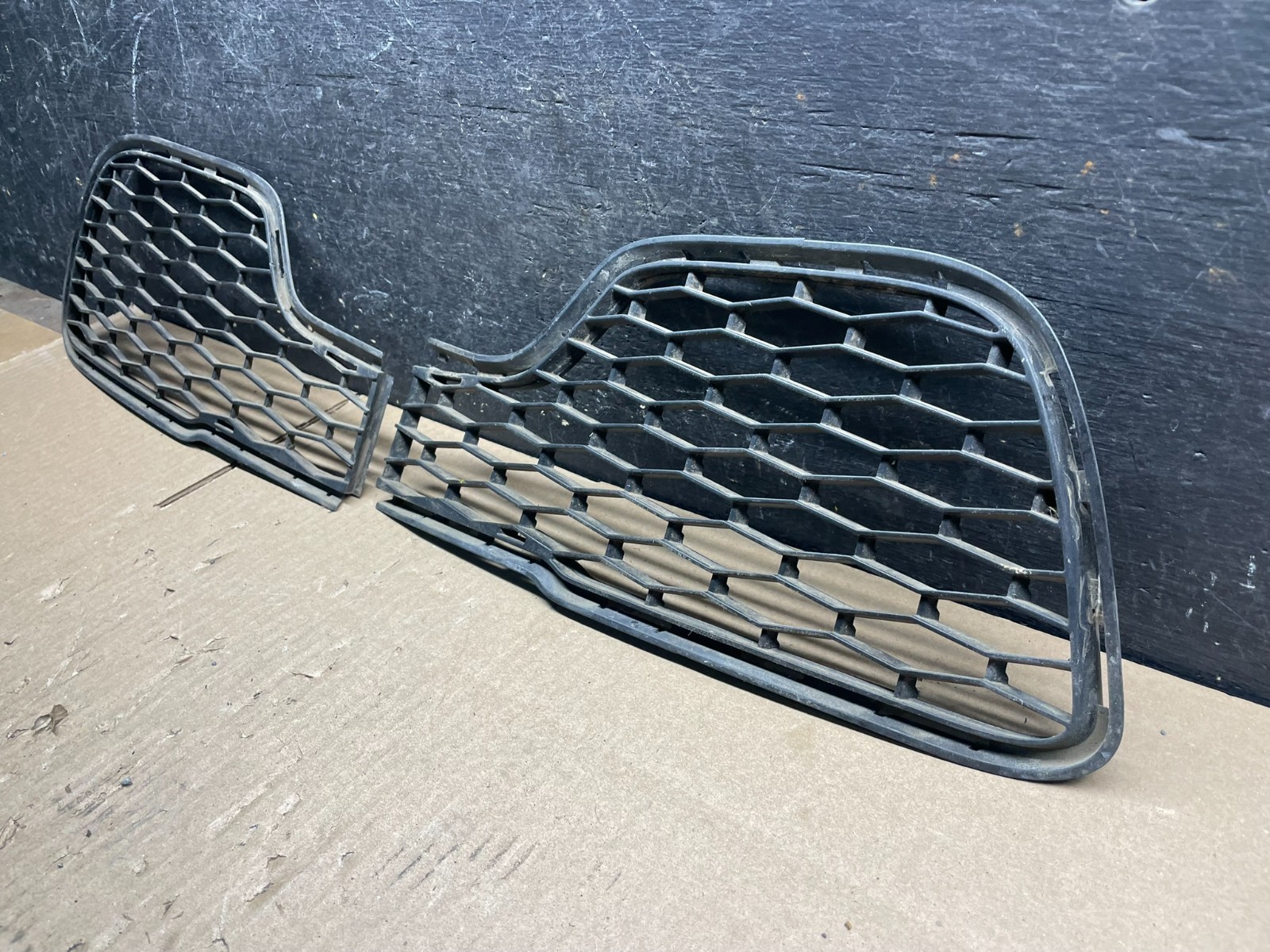 2014-2017 Maserati Ghibli Front Left+Right Bumper Lower Grille Cover V8779 DG