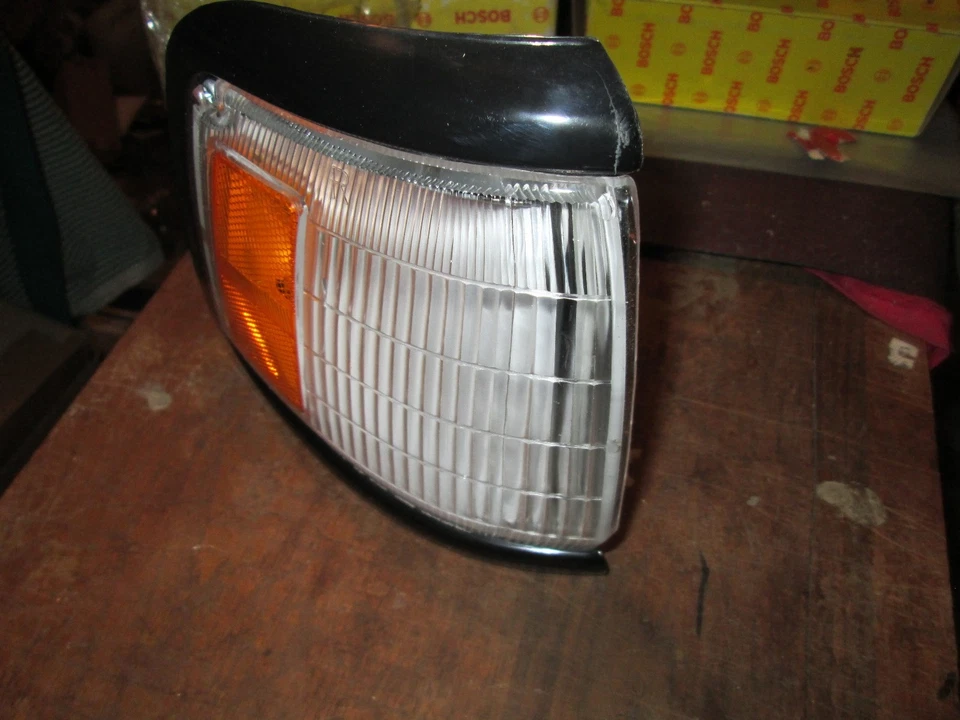 Toyota Pickup 4 Runner 89-91 Park Clearance Light LEFT FRONT  Side  18-1476 L - Image 2 of 4