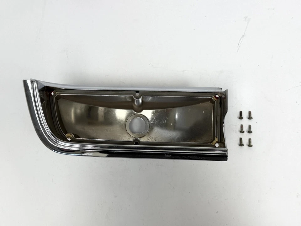 Plymouth Fury II 1967 pasajero derecho luz trasera lámpara carcasa 2606302 nuevo de stock Foto 4 de 4