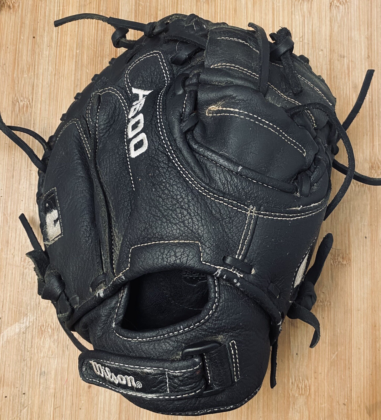 Wilson A600 Fast Pitch Softball Catcher's Mitt 32.5” Right Hand Throw
