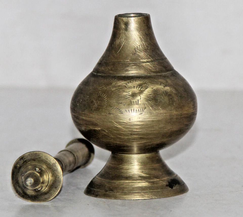 Rociador/botella de agua de rosas finas pequeñas de latón antiguo hecho a mano Foto 4 de 4