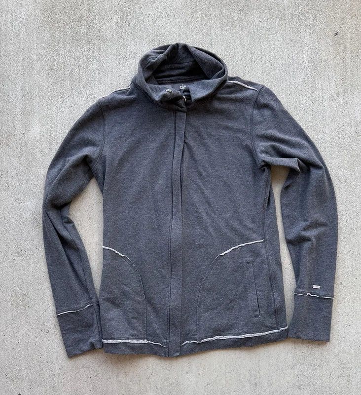 alo-yoga zip up snap button activewear sweatshirt