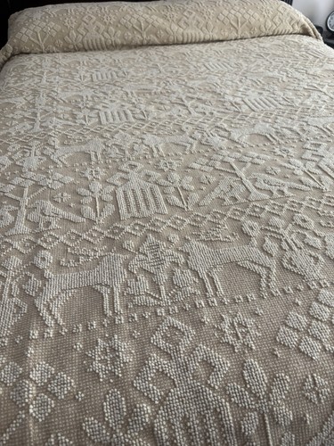 Vtg Fieldcrest Bedspread 90" x 108" Tan w/Animal, Floral, Star Pattern