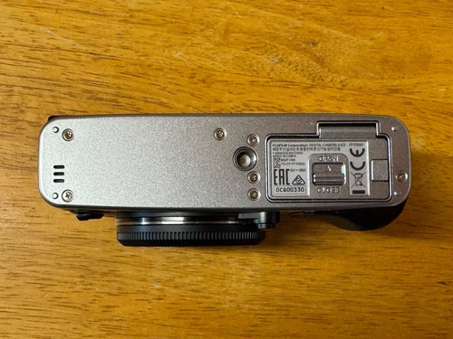 Fujifilm X-E3 24.3MP Mirrorless Digital Camera Silver/Black (Body Only) -95% New - Picture 5 of 8
