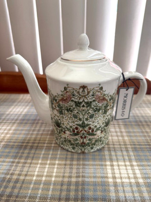Morris & Co STRAWBERRY THIEF 6 3/4'' Teapot  Floral Gold Trim - BRAND NEW w/ Tag