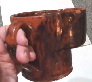 ANTIQUE ORIGINAL EARLYAMERICAN REDWARE MAGNAESE LARGE 4 1/2" SHAVING MUG NICE