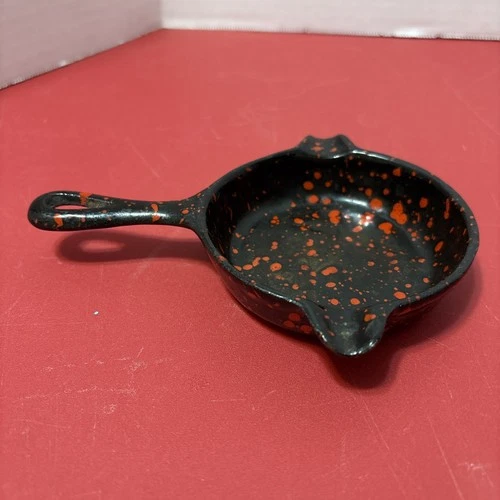 Vintage WAGNER WARE  RED SPECKLED Frying Pan ASHTRAY / SPOON REST - 4 INCH