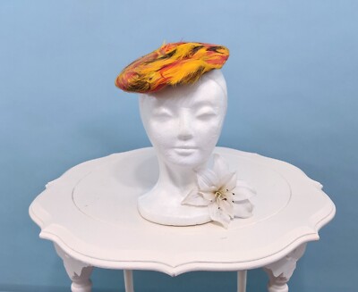Vintage 50s Beret Feather Fascinator Vintage 1950s 1960s Feather Hat in White and Black by Evelyn  main image 4