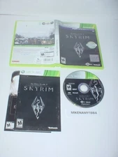 THE ELDER SCROLLS V: SKYRIM game complete in case w/ manual - Microsoft XBOX 360