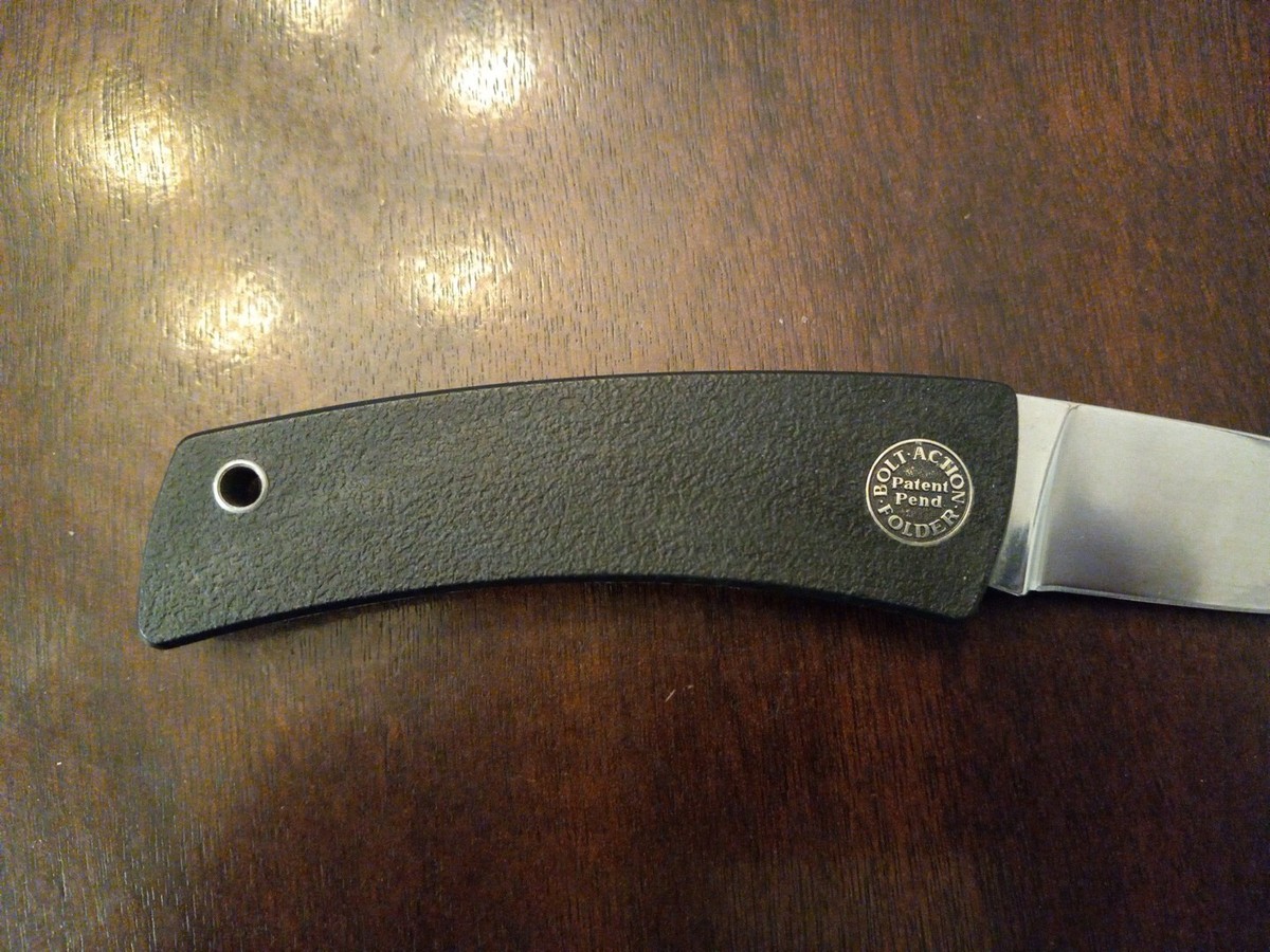 Gerber Bolt Action Knife With Sheath In Excellent Condition Gerber Bolt Action Knife With Sheath In Excellent Condition