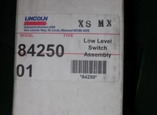 Lincoln Industrial 84250 Low Level Switch Assembly New In Box N6