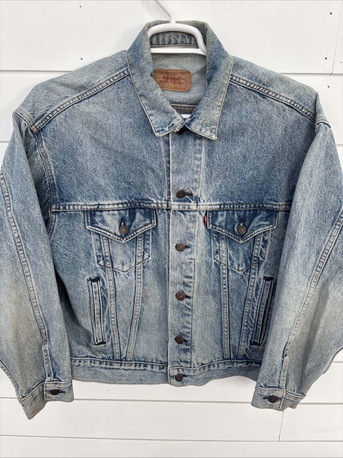 VTG Levis Light Wash Denim Blue Jean Trucker Jacket Coat Mens Large USA MADE 80s