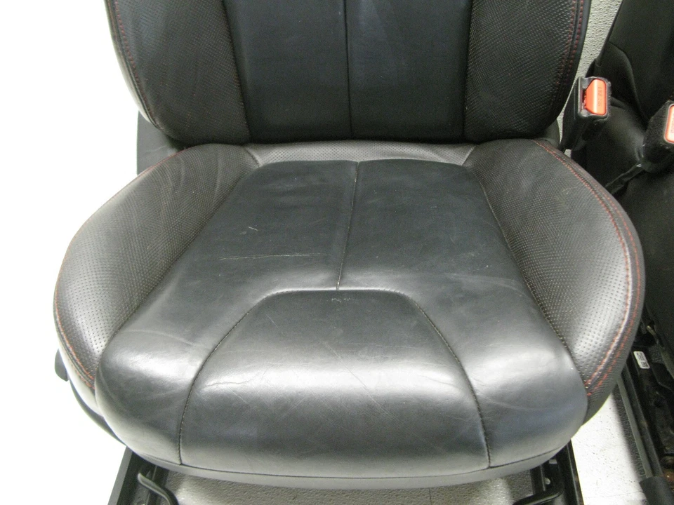 Dodge Dart GT 2013-2016 asiento delantero de cuero izquierdo derecho (puntada negra/roja) Foto 3 de 4