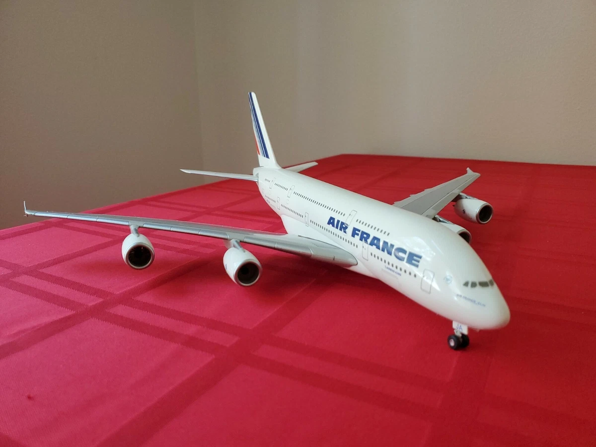 Hogan Wings Air France F-HPJA A380-800 1/200 W/Gear W/Stand