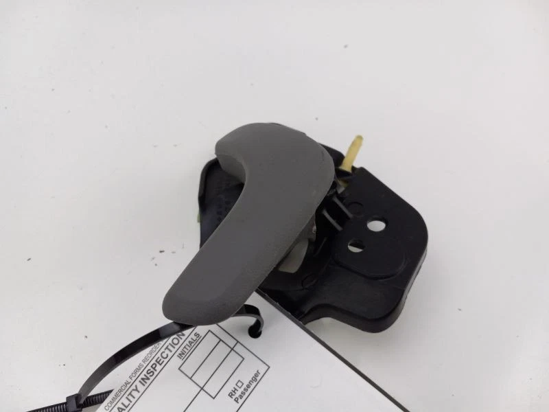 Dodge Caravan 2004-2007 puerta delantera derecha interior manija de puerta Foto 4 de 4