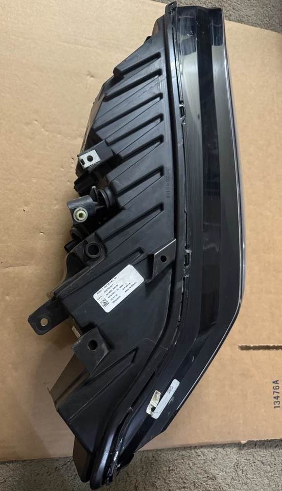 TESLA MODEL X HEADLIGHT RIGHT PASSS 2016-2021 LED 103431500F - Image 4 of 4