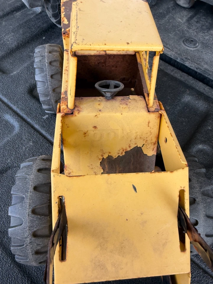 Cargador Tonka Mighty de colección de los años 70 de acero prensado amarillo cargador frontal de juguete Foto 3 de 4