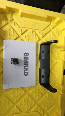Simrad GO9 XSE  Mounting Bracket And Cover