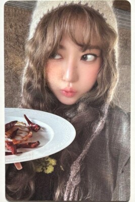 LE SSERAFIM HOT Weverse Global POB Official Photocard Photo Card