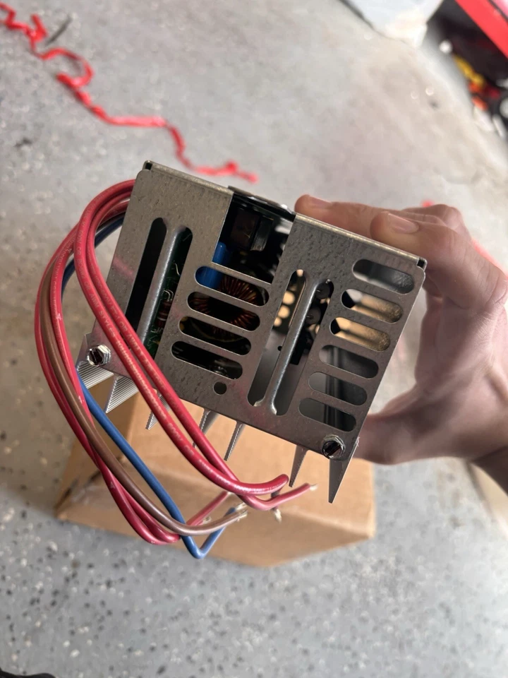 Módulo de atenuación Lutron LP-RPM-4U-230-CE - 4 salidas, 230 V~ / 50-60 Hz, HomeWorks® Foto 4 de 4