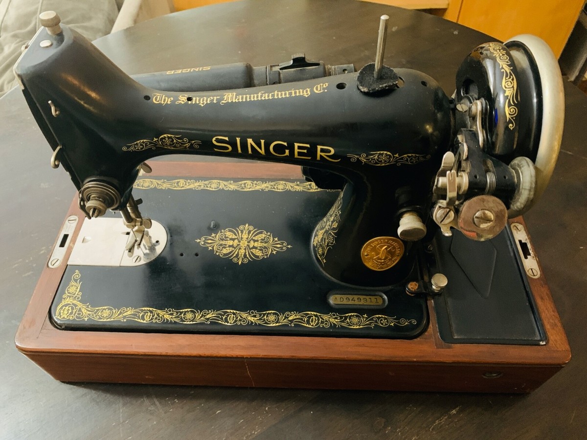 Vintage 1935 Singer Sewing Machine, RARE W/Original Case & Speed