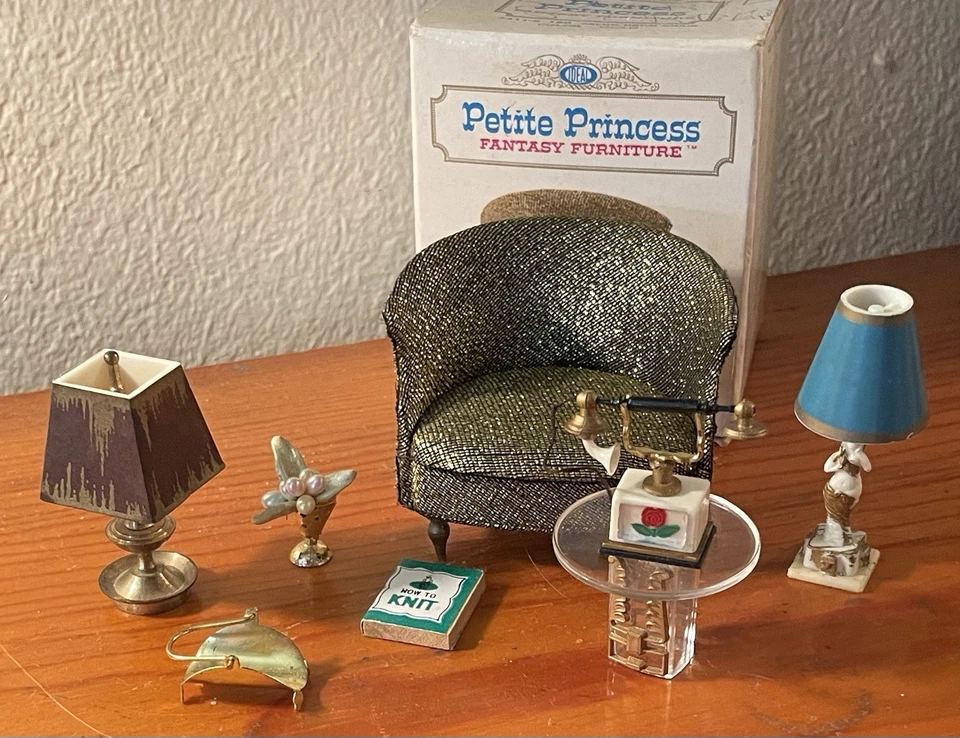 Vintage Lot Of 8 Ideal Petite Princess Dollhouse Miniatures Furniture & Decor - Image 2 of 4