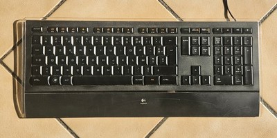 Logitech K740 Tastatur - Illuminated keyboard - DE