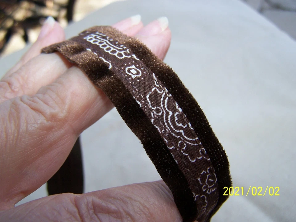 Galon ancien en velours marron et bande de coton fleuri. Vendu au mètre. N°128 - Photo 3/4