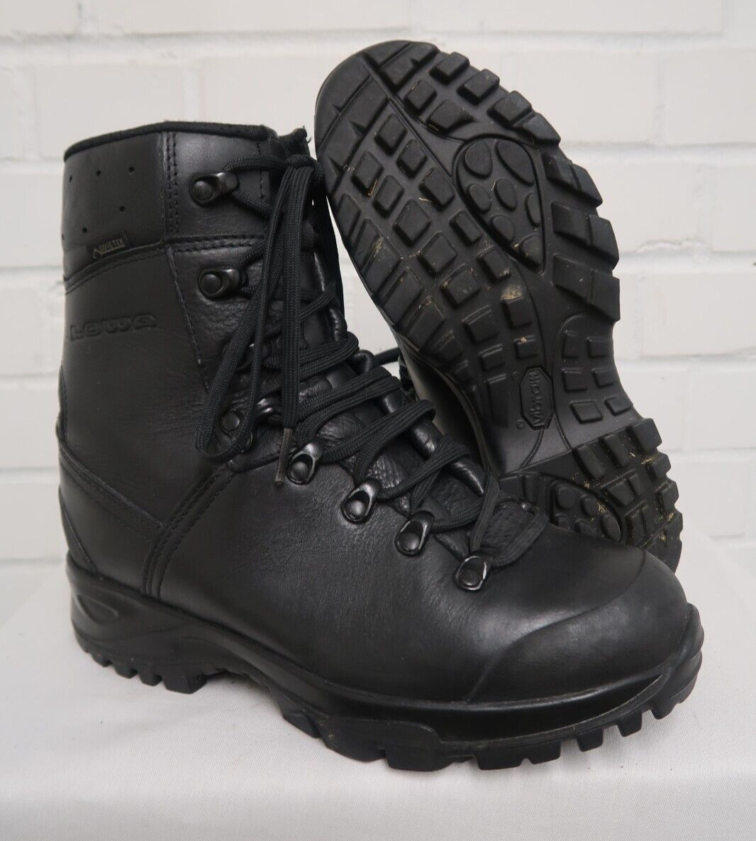 Botas para mujer Lowa, talla 6 negras Mountain GTX Vibram Goretex ejército británico